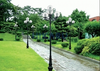 Báo giá cột đèn sân vườn chùm 4 bóng mới nhất tại Đà Nẵng